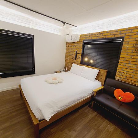 Bias K-Girl Guesthouse - Women Only Seoul Room photo