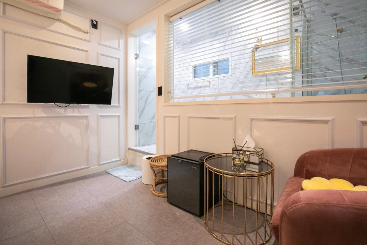 Bias K-Girl Guesthouse - Women Only Seoul Exterior photo