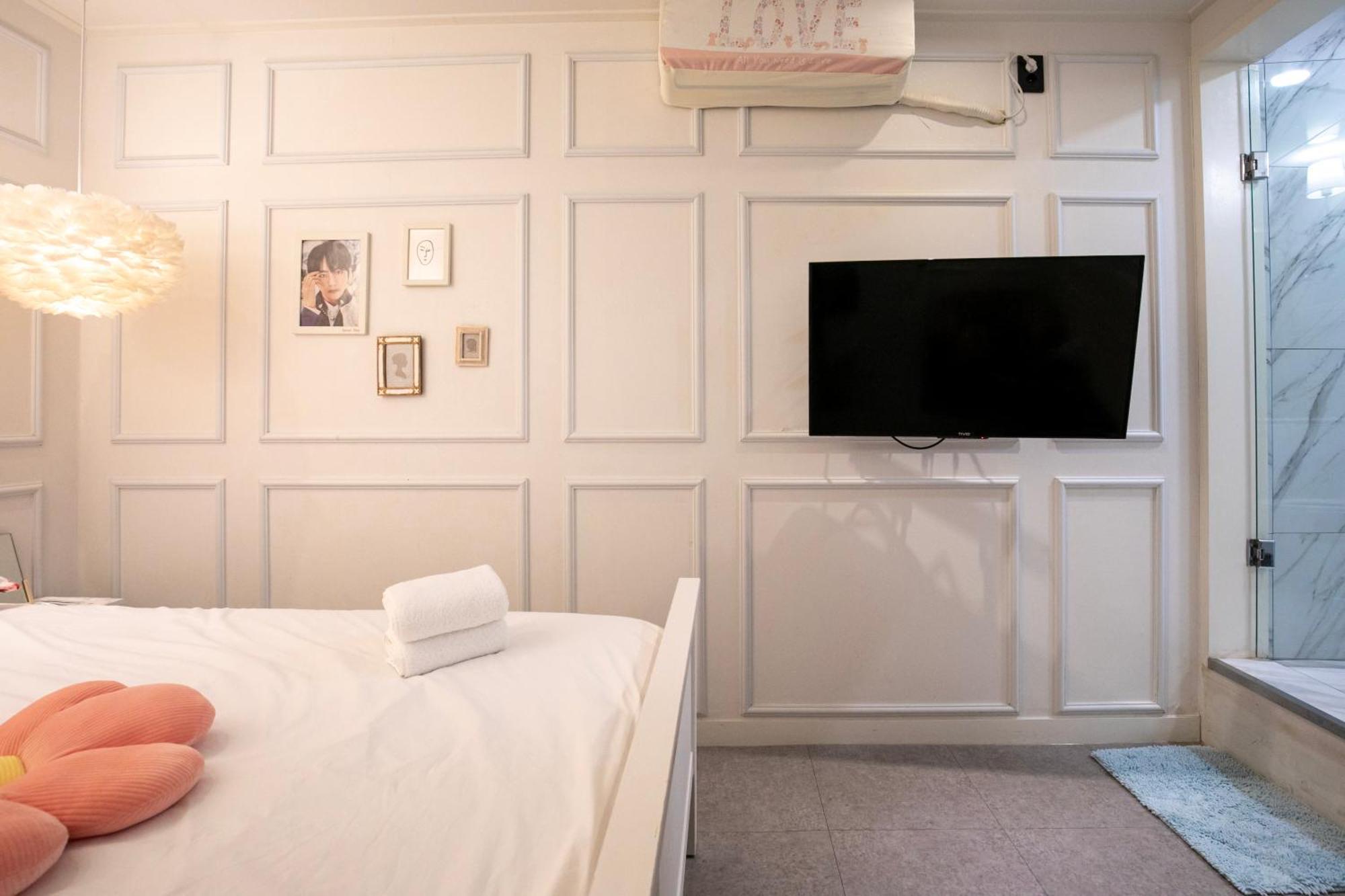 Bias K-Girl Guesthouse - Women Only Seoul Room photo