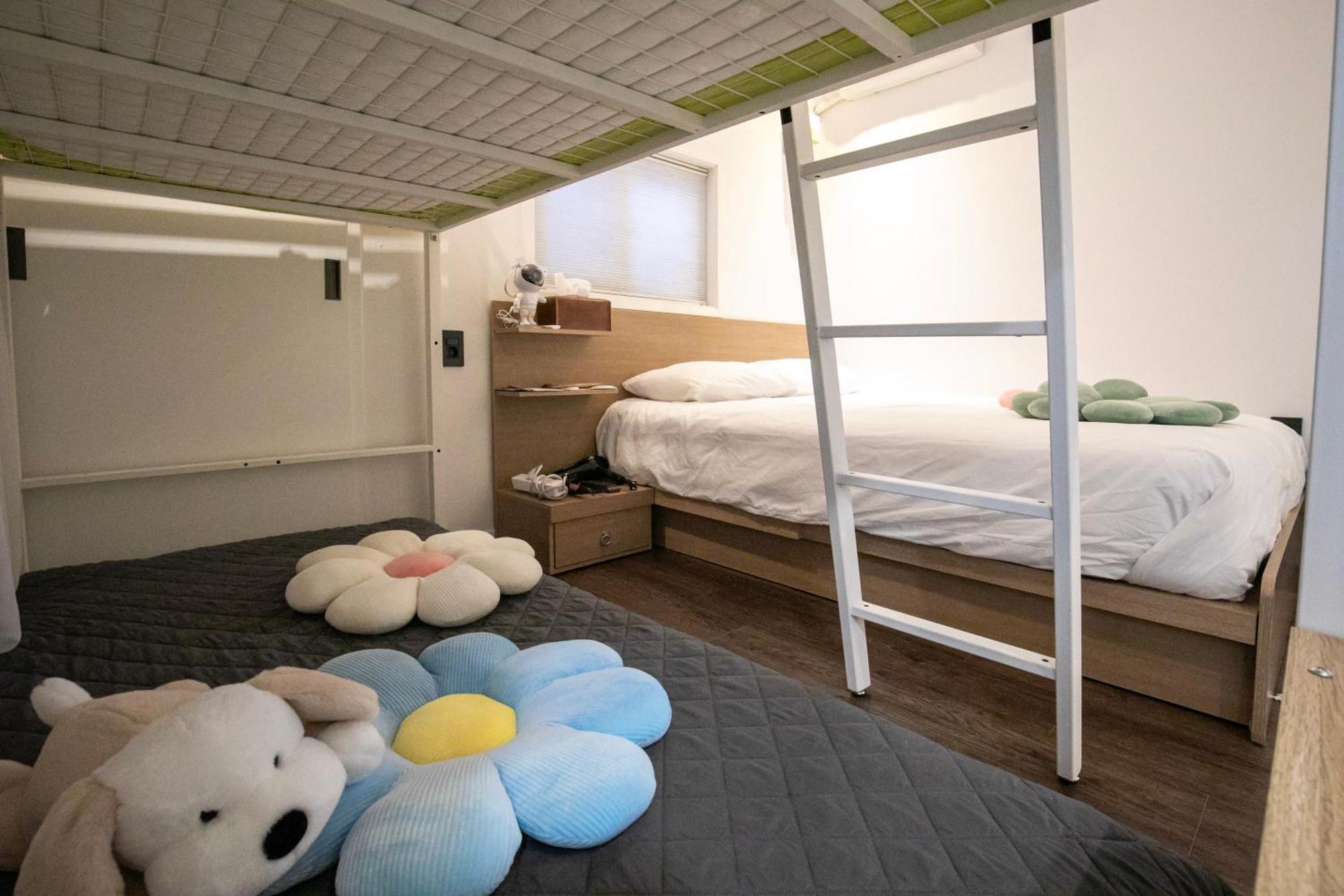 Bias K-Girl Guesthouse - Women Only Seoul Room photo