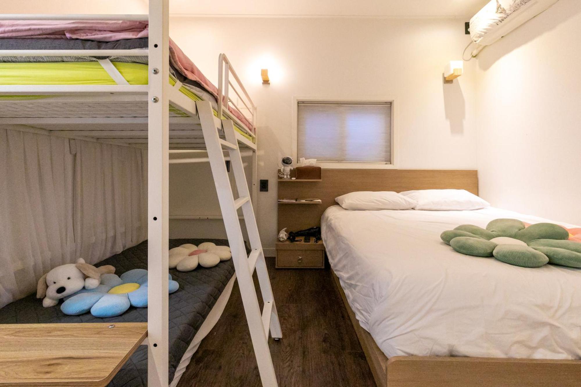 Bias K-Girl Guesthouse - Women Only Seoul Room photo