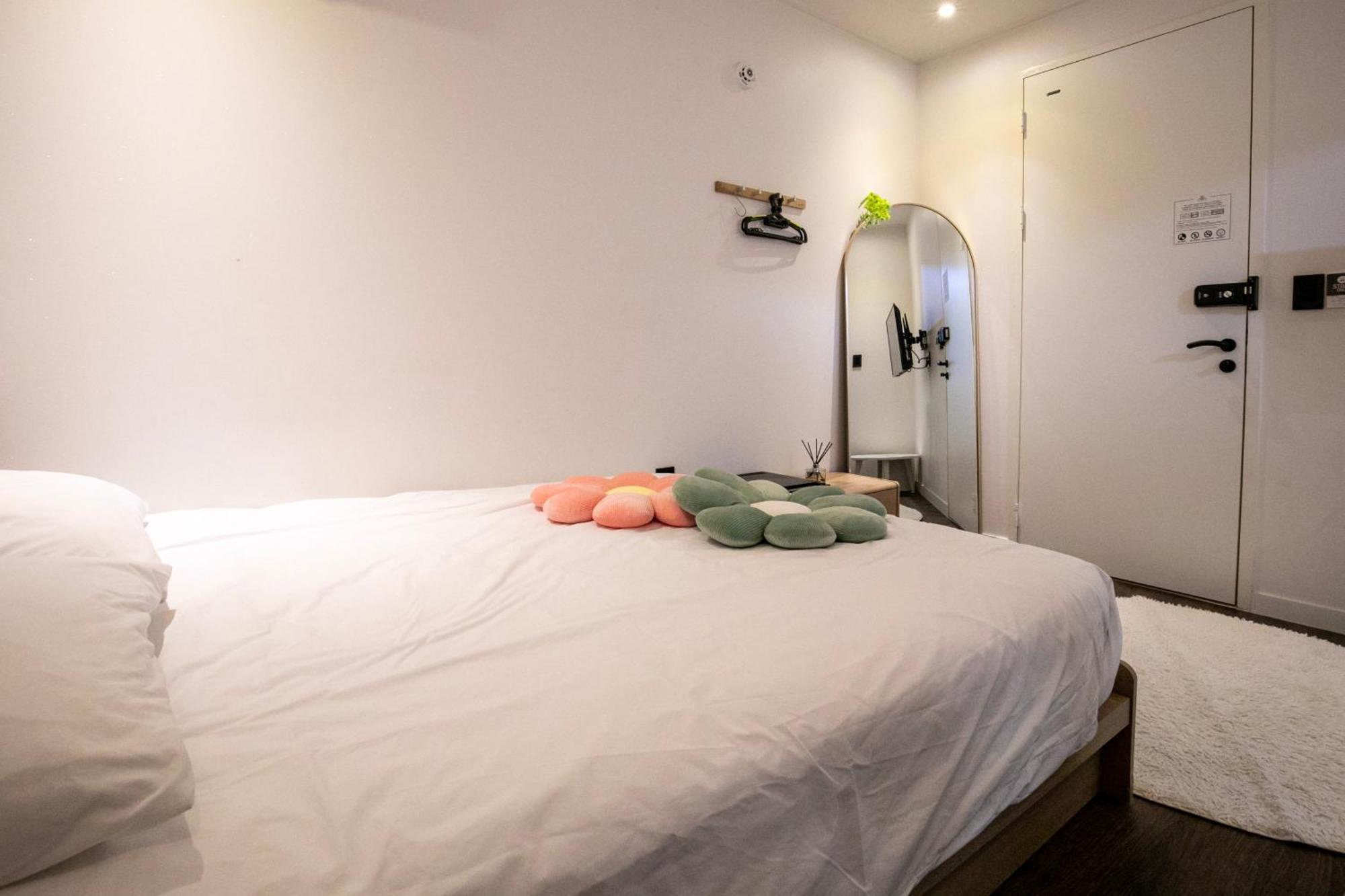 Bias K-Girl Guesthouse - Women Only Seoul Room photo
